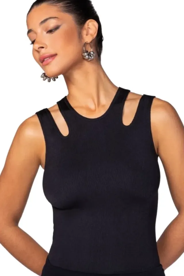 Blusa Con Recortes Sin Costura