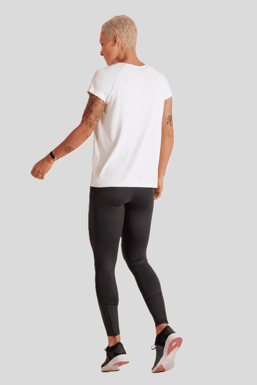 LUPO Women’s Seamless Comfort V-Neck T-Shirt - Image 14