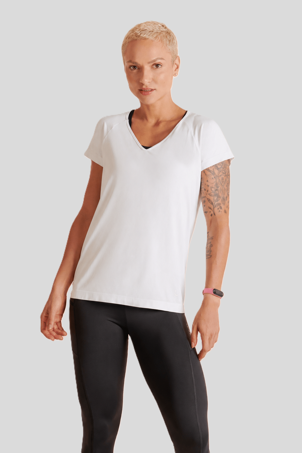 LUPO Women’s Seamless Comfort V-Neck T-Shirt - Image 12
