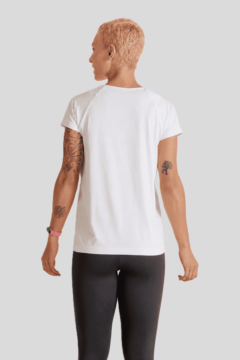 LUPO Women’s Seamless Comfort V-Neck T-Shirt - Image 15