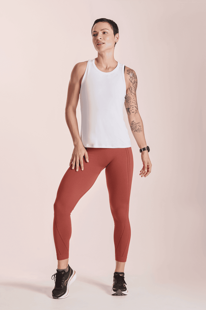 LUPO Sport Women’s Clean Racerback Tank Top - Imagen 2